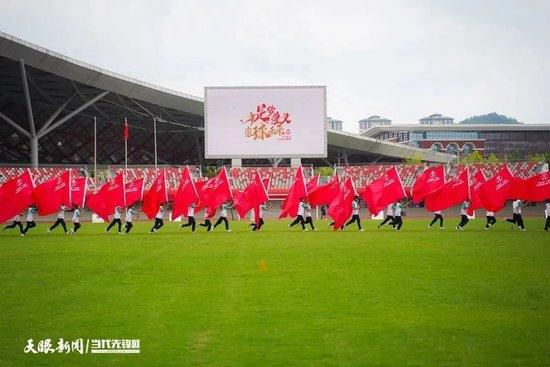 罗马诺指出，由于雷吉隆希望上场比赛，而曼联没有更多的空间，因此各方共同决定提前结束租借，曼联已激活租借合同中的终止条款，球员将返回热刺。